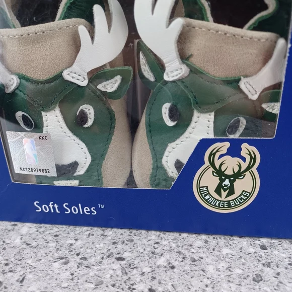 NBA Milwaukee Bucks Robeez Infant Baby Soft Shoes 0-6 months or 12-18 months - Picture 9 of 13